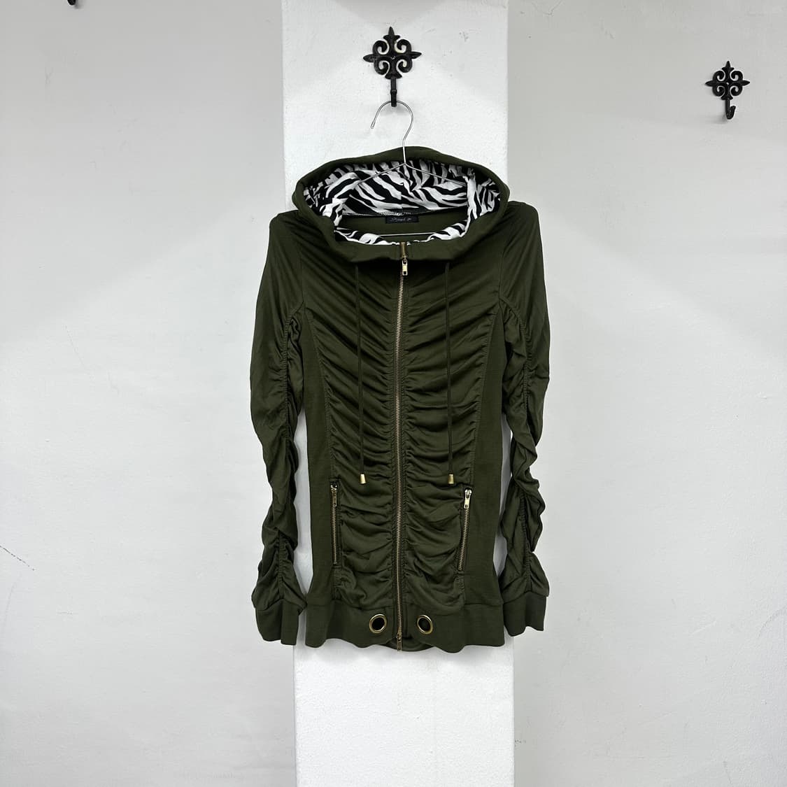 Skinny lips shirring hood zip 상품이미지3