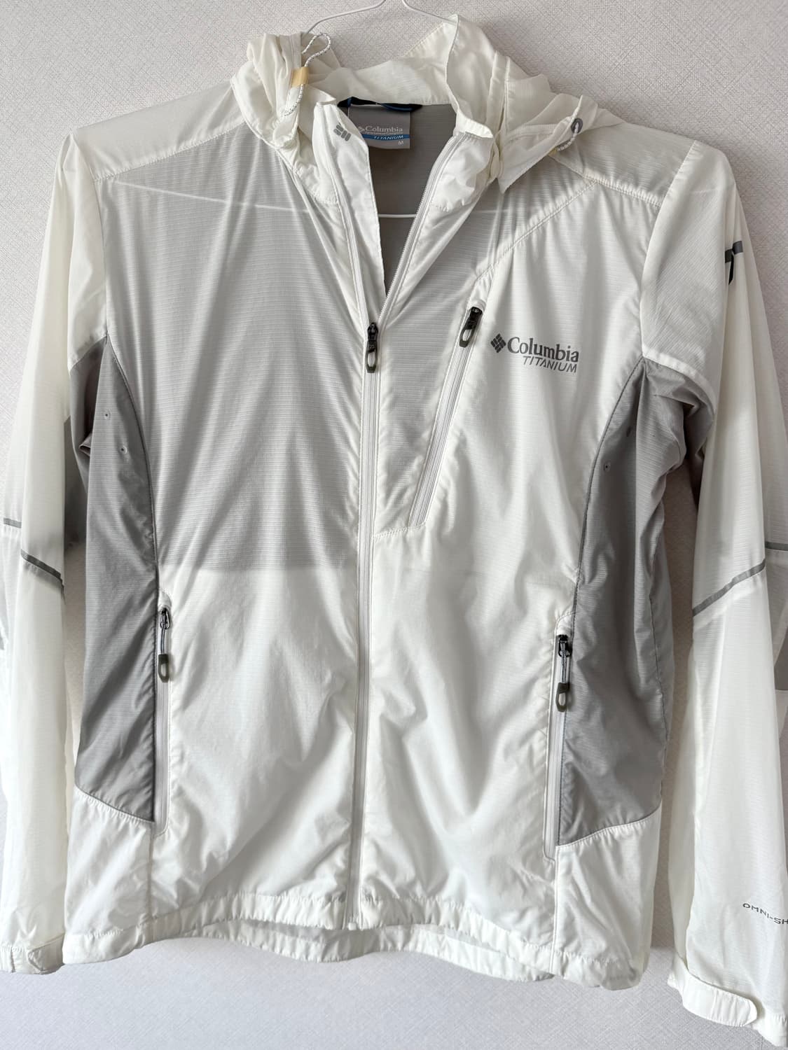 컬럼비아 화이트 바람막이 상품이미지1