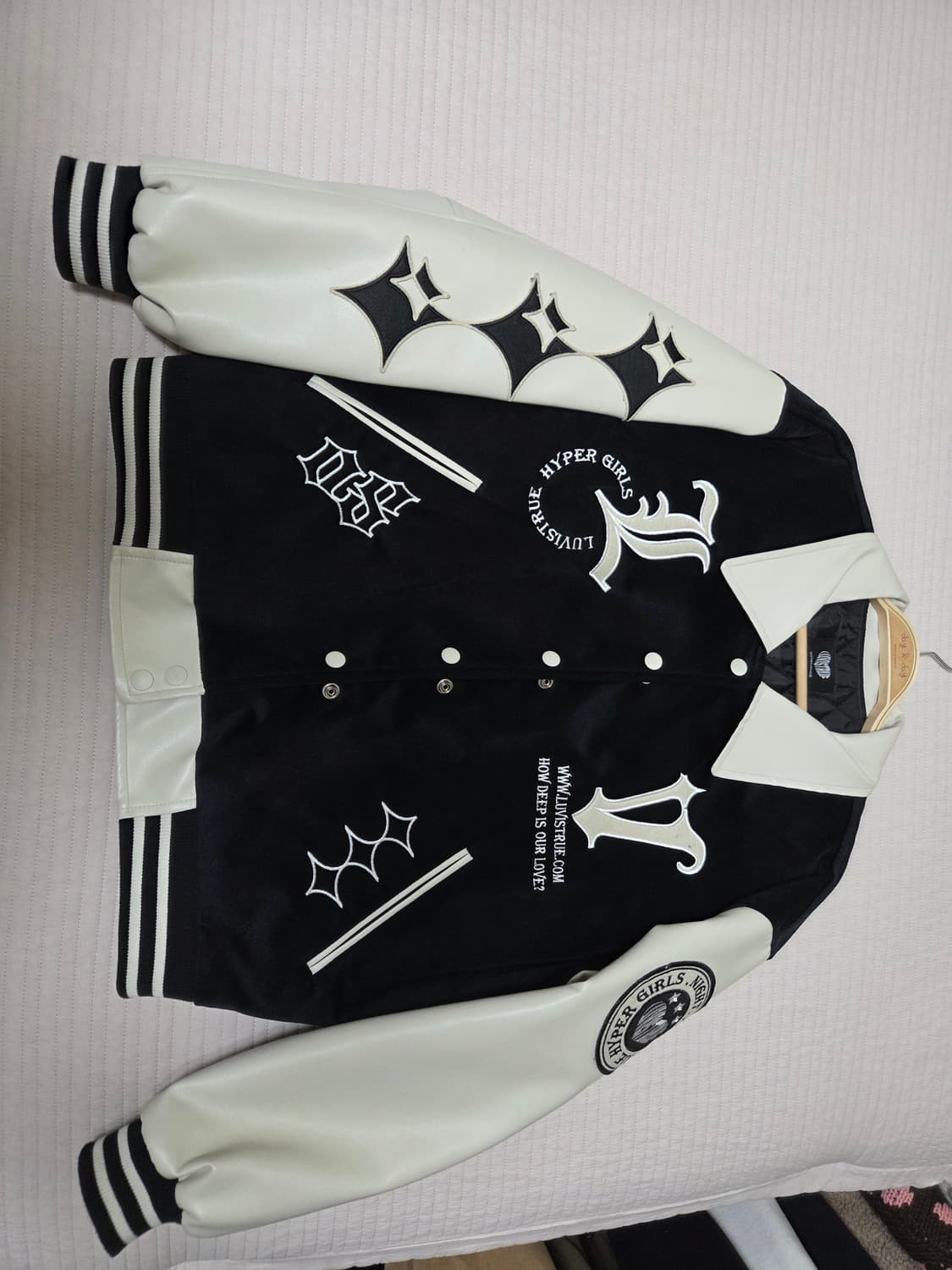 러브이즈트루 바시티 자켓 상품이미지1