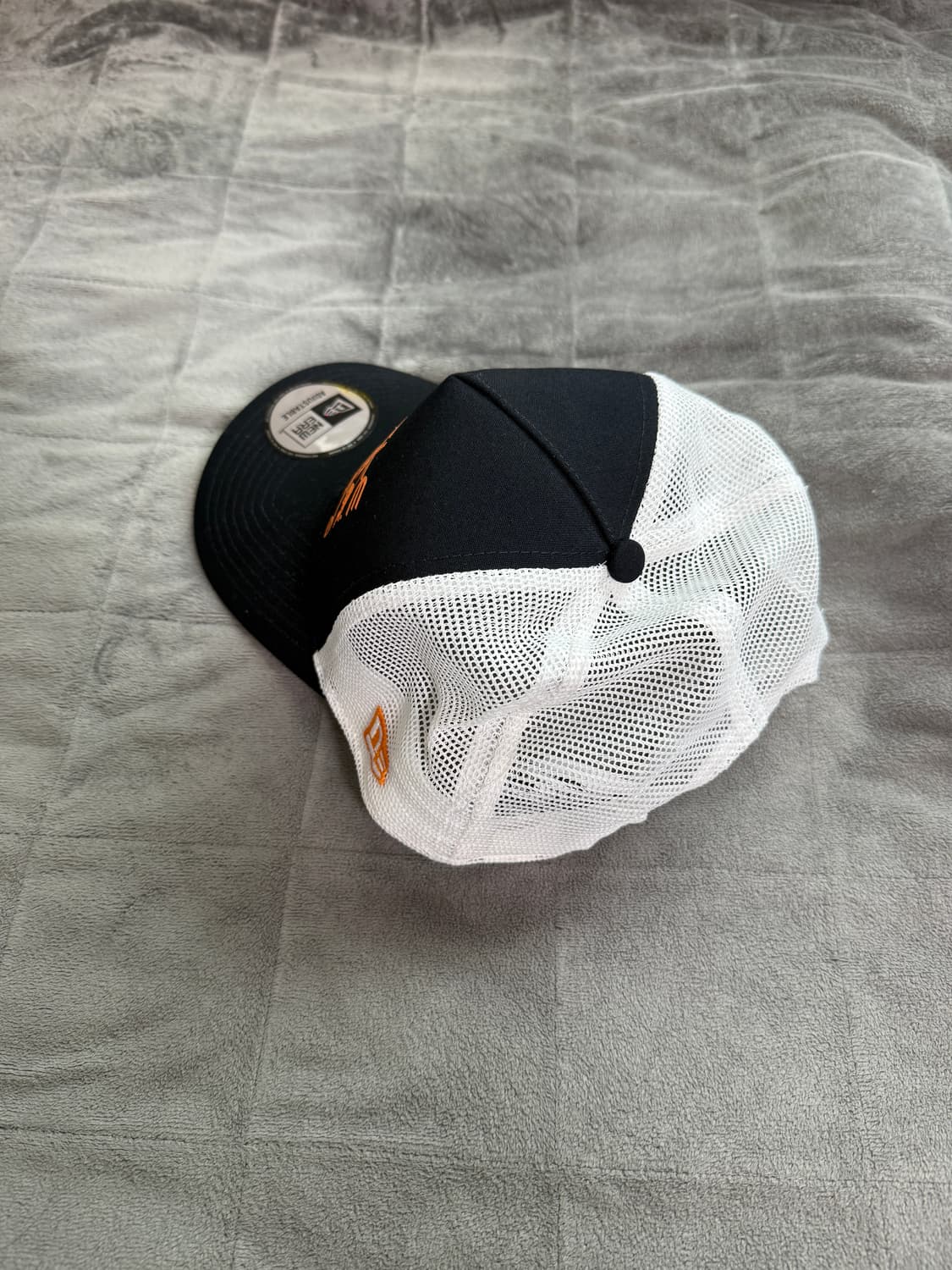 레드불 레이싱 뉴에라 E-Frame 트럭커 캡(A+ 중고상품) 상품이미지2