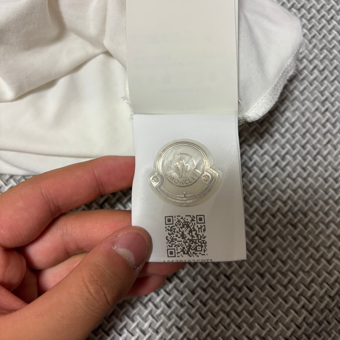 [L Size] 몽클레어 슬림핏 반팔티 상품이미지5