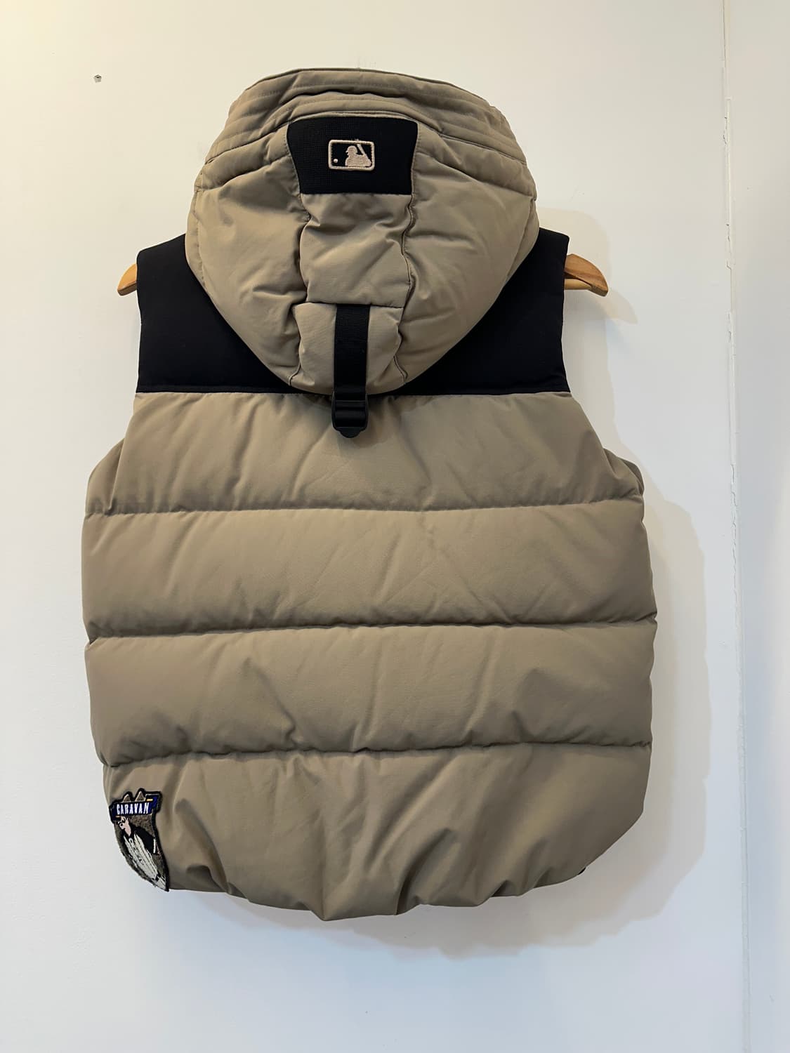 90) MLB 딥 베이지 오리털 패딩 조끼 상품이미지2