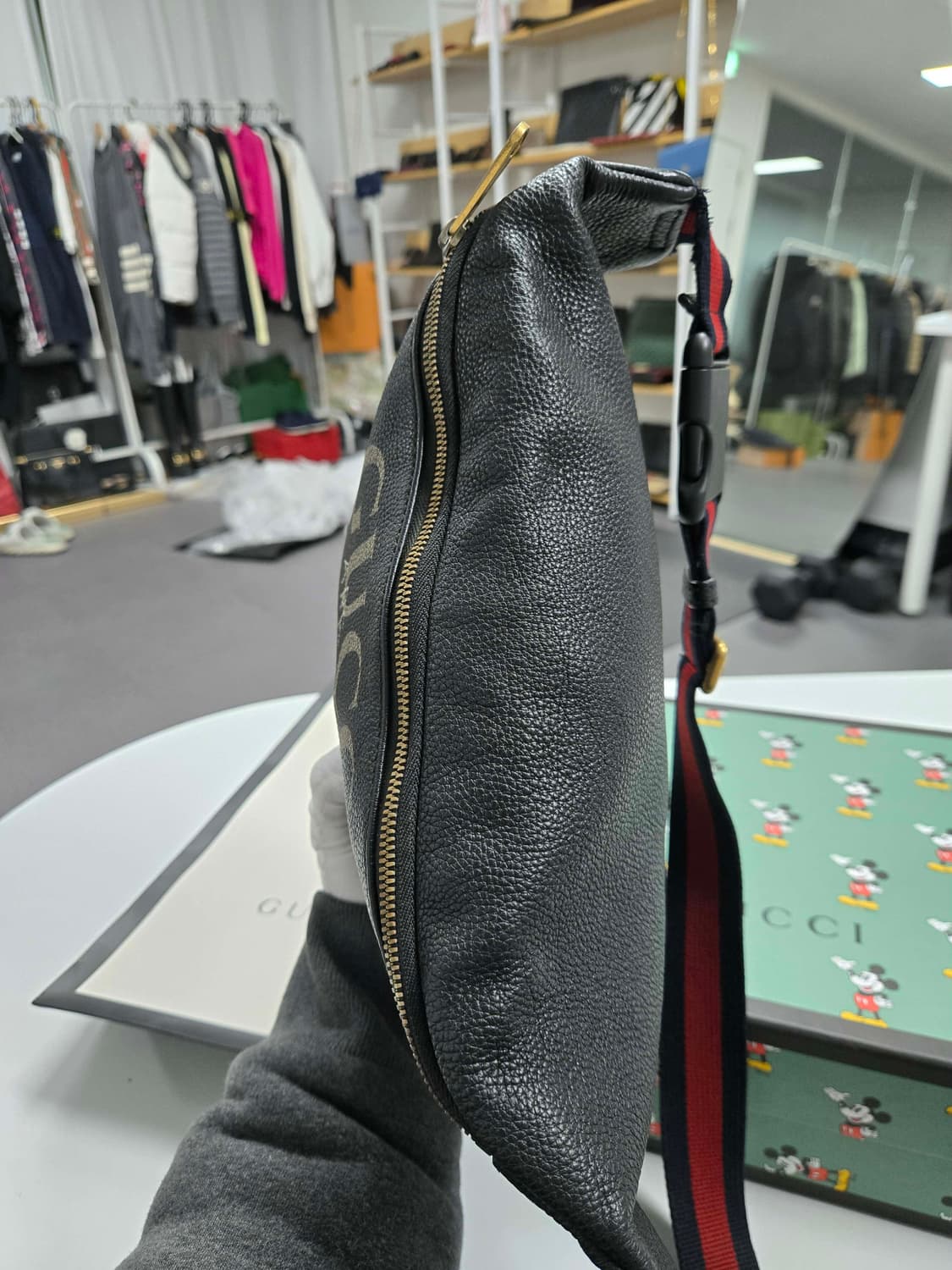 [A급컨디션] 구찌 띠로고 벨트백 상품이미지5