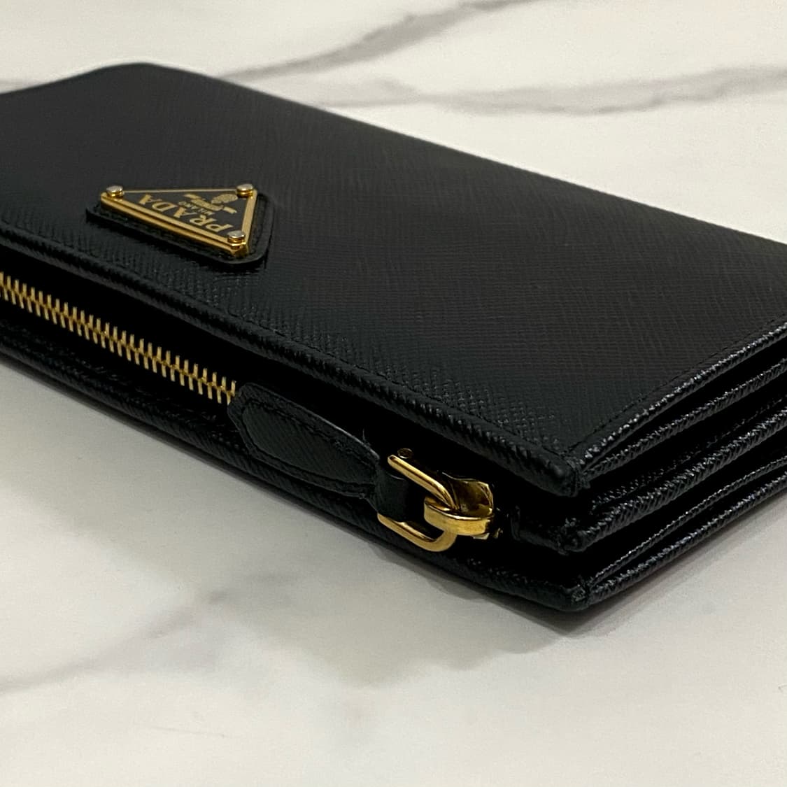 프라다 라지 사피아노 레더 삼각로고 월렛 지퍼 장지갑 1ML009 상품이미지5