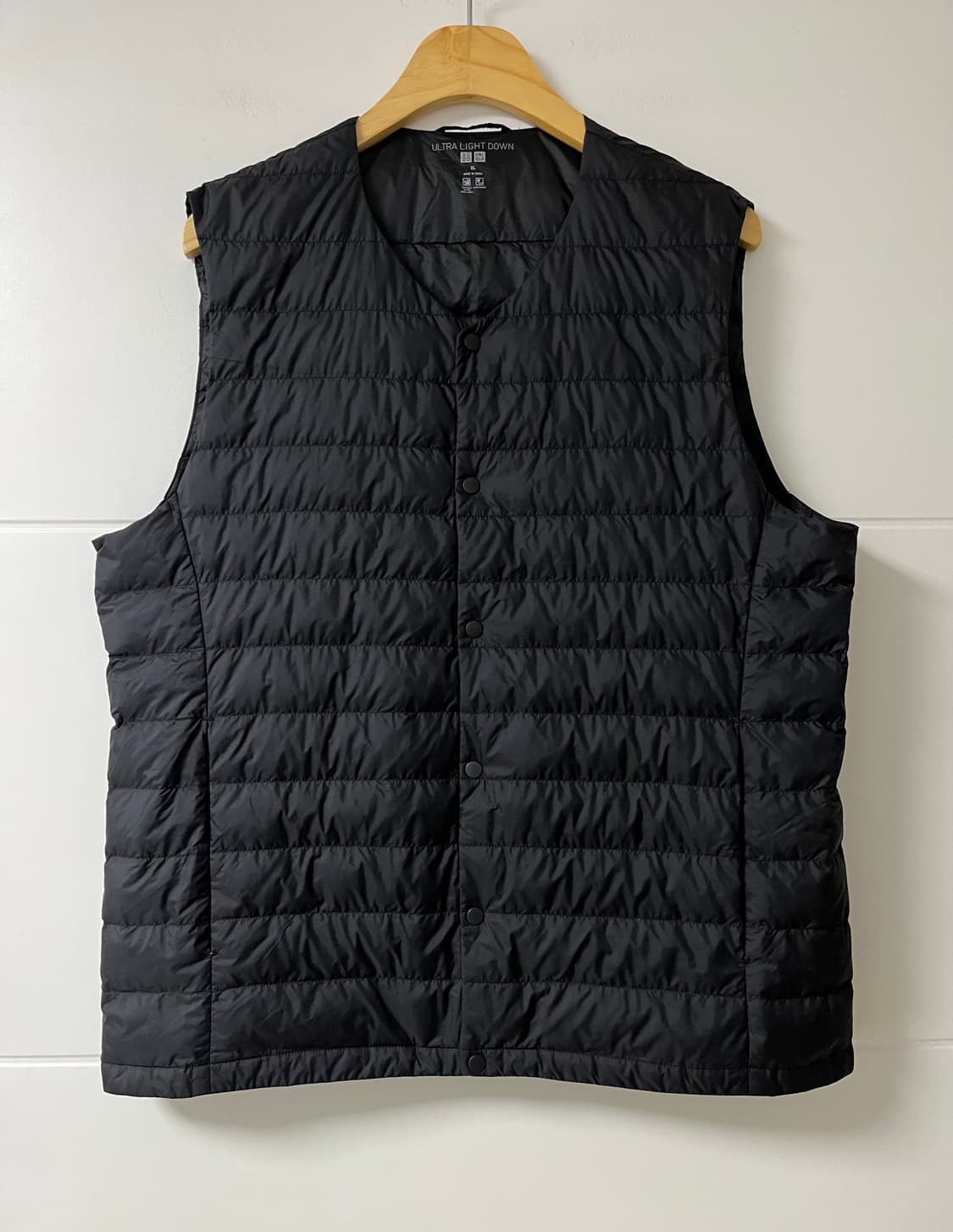 유니클로 경량 패딩 조끼 울트라 상품이미지1