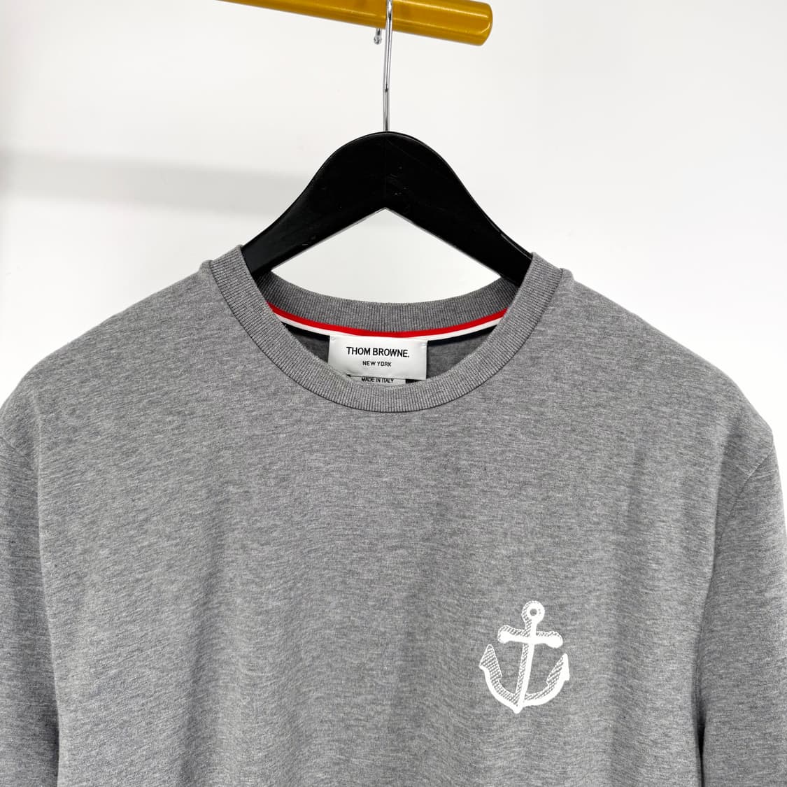 [4사이즈] 톰브라운 앵커 아이콘 반팔 티셔츠 그레이 (MJS214E) 상품이미지6