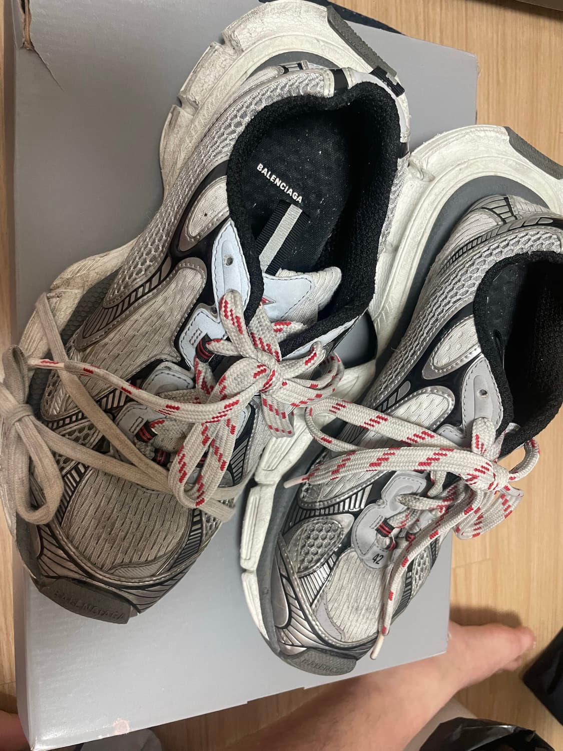 (42) 발렌시아가 3xl 그레이 레드 상품이미지1