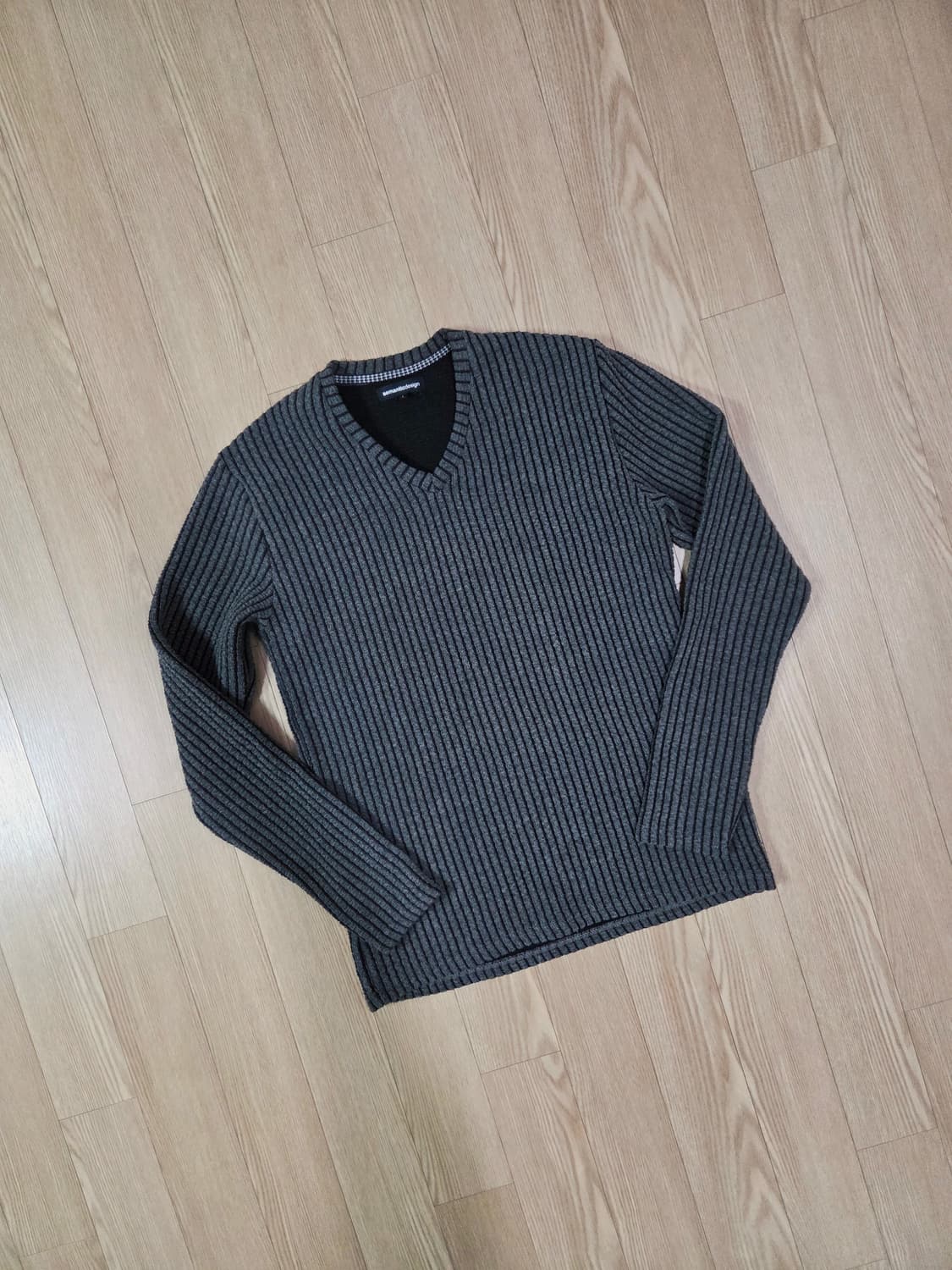 semantic design 그레이 짜임 브이넥 니트 상품이미지3