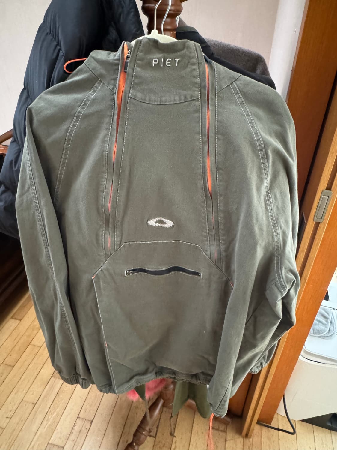 오클리 x Piet 콜라보 윈드브레이커 상품이미지2