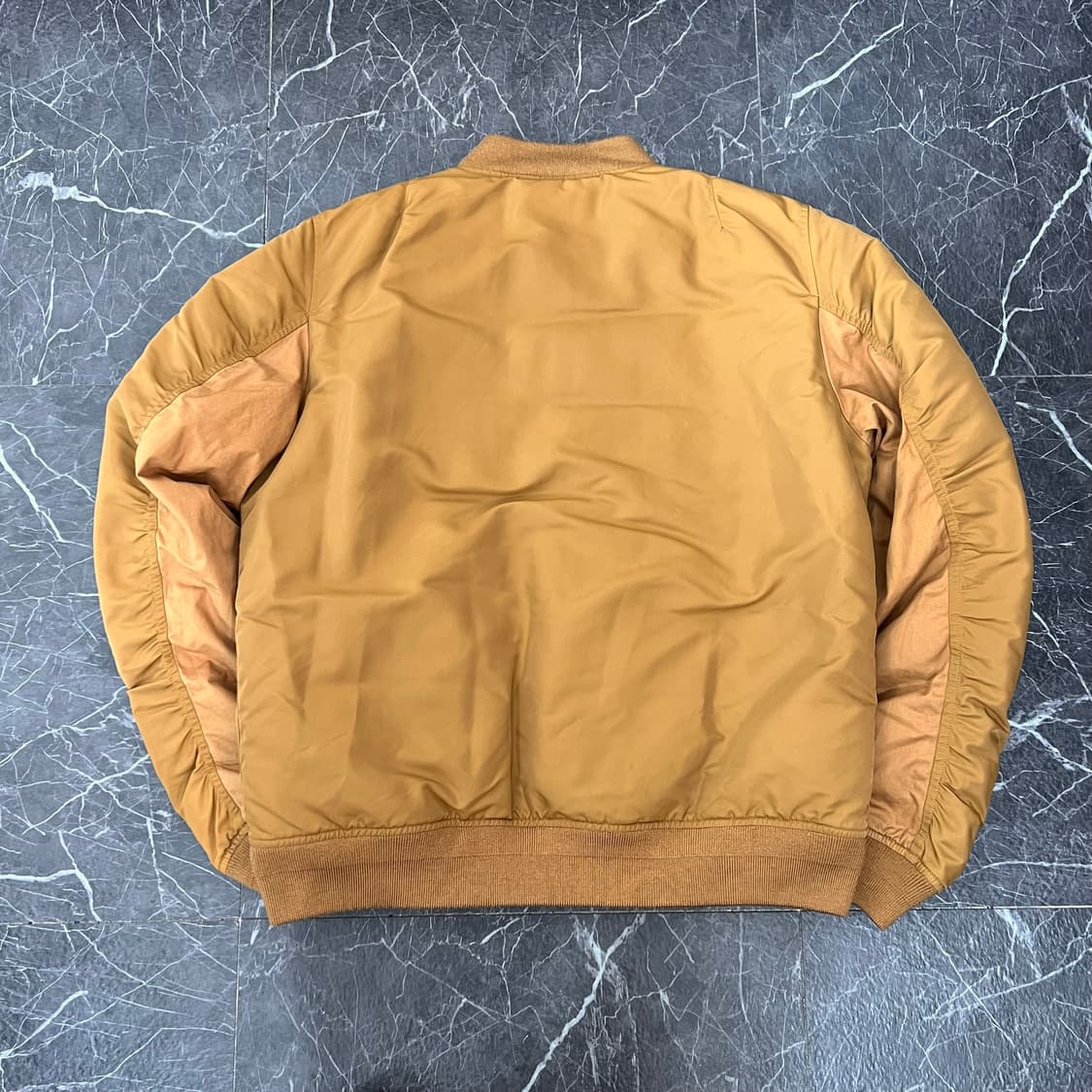 칼하트 WIP 애쉬톤 봄버 자켓 상품이미지4