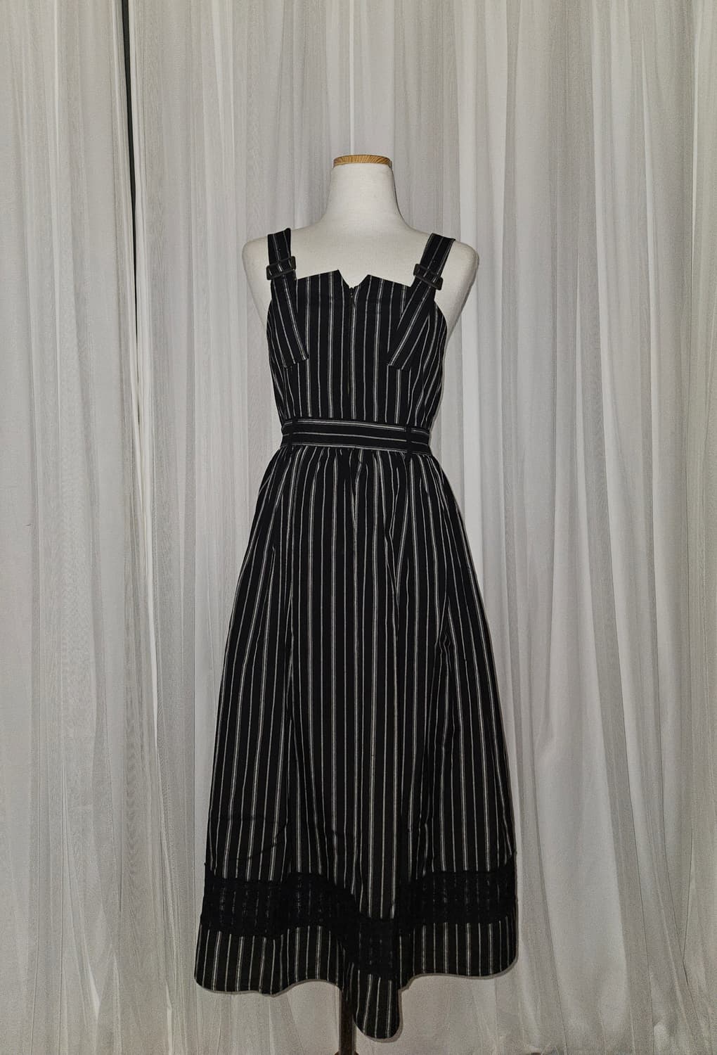 엑시즈팜 블랙 스트라이프 원피스 상품이미지1