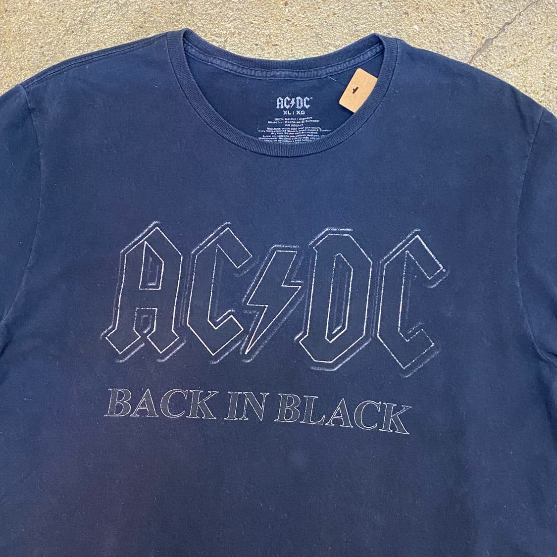 ACDC 백 인 블랙 프린팅 반팔티 상품이미지2