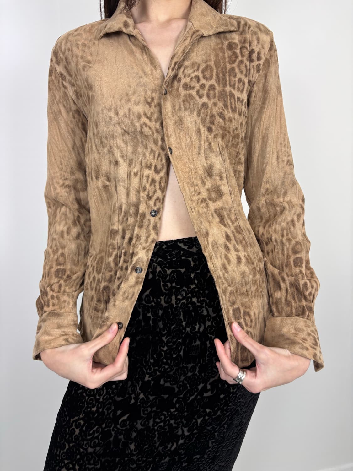 LEOPARD WRINKLED SUEDE SHIRT 상품이미지1
