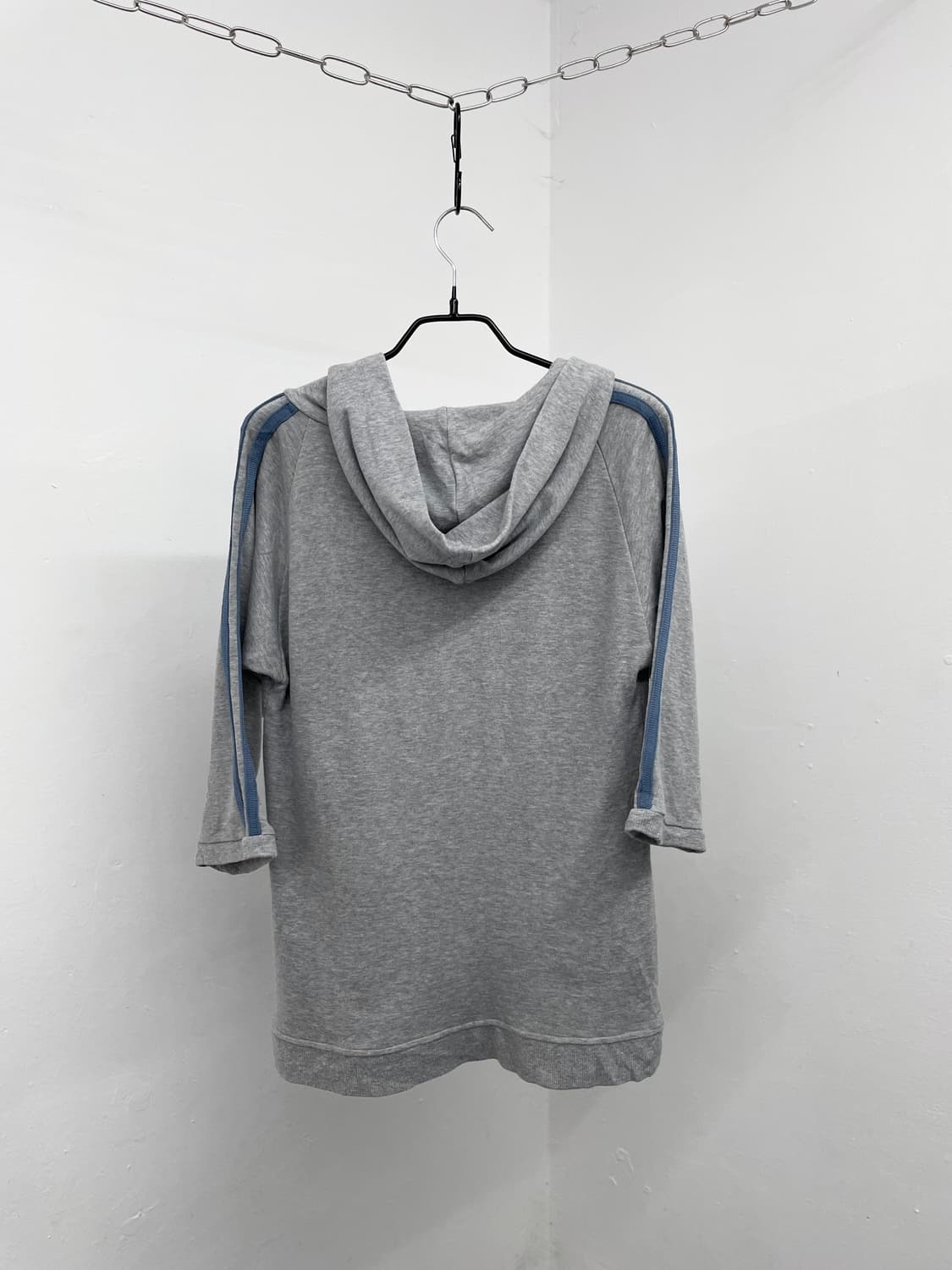 얼스뮤직앤이콜로지 그레이 로고 후드집업 상품이미지6