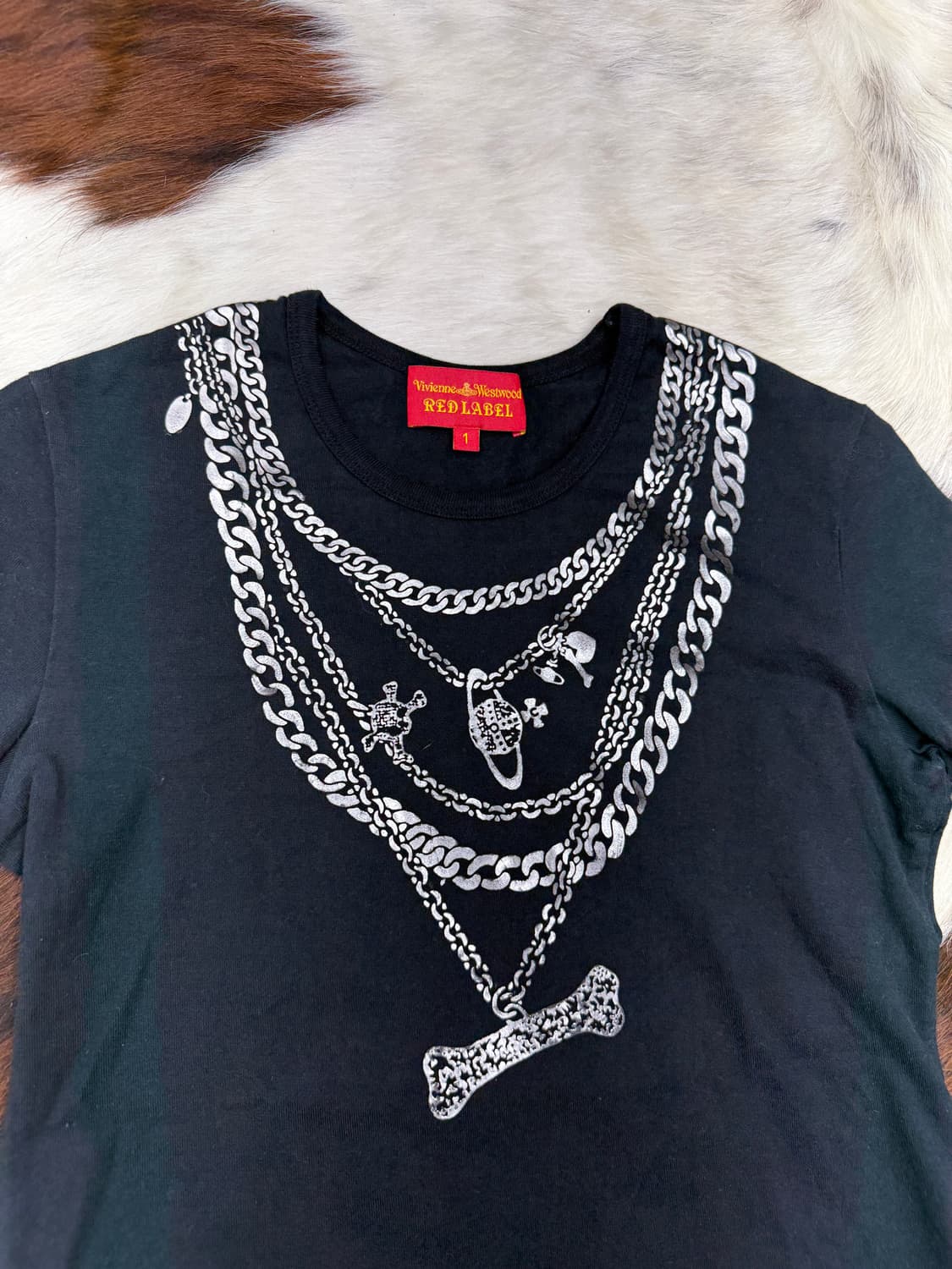 비비안 웨스트우드 바디핏 넥 체인 프린트 티 상품이미지2