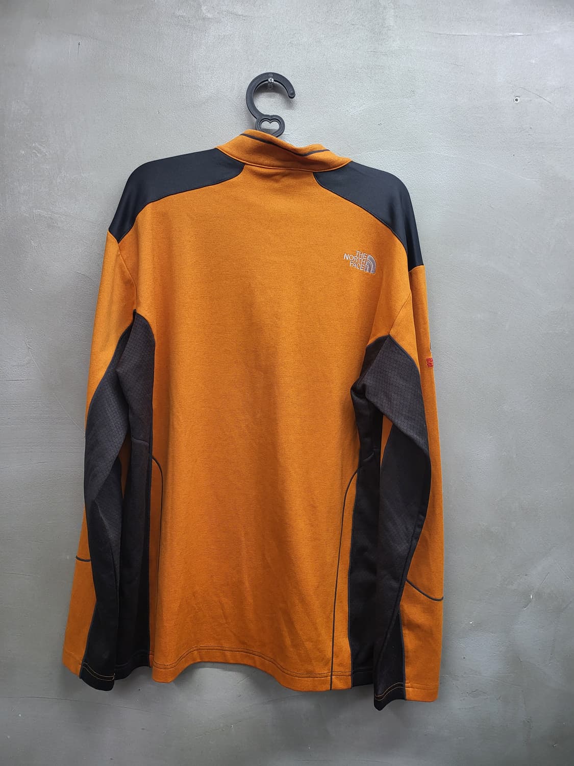 노스페이스 오렌지/블랙 하프집업 긴팔티 110 상품이미지4