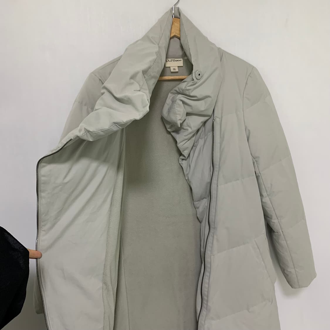 DKNY 빈티지 사선 롱 패딩 그레이 여성 점퍼 상품이미지6