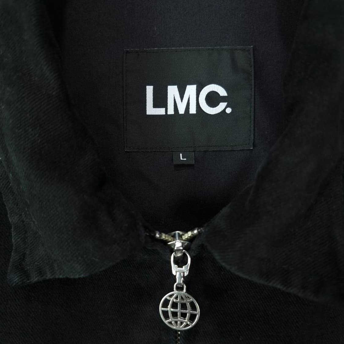 [LMC] 뒷판 빅로고 인조 스웨이드 크롭 집업 자켓 블랙 M15564 상품이미지8