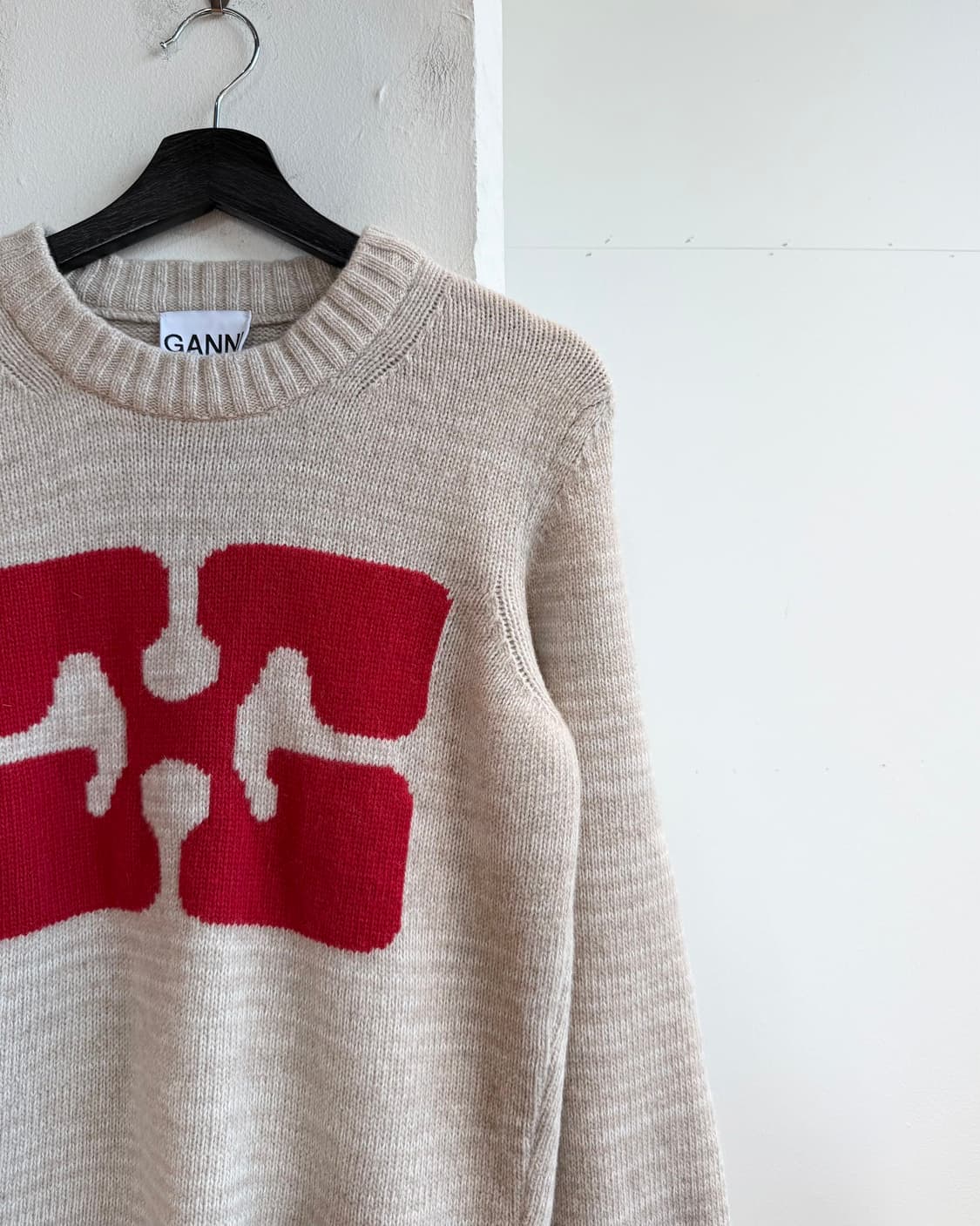 가니 베이지 버터플라이 그래픽 풀오버 니트 상품이미지5