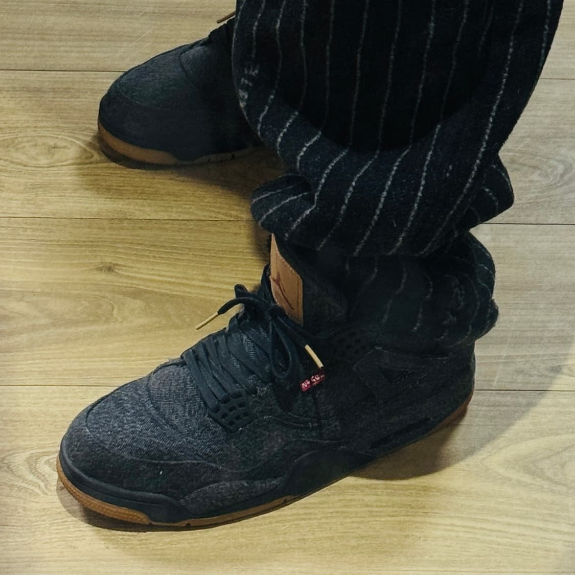 조던 4 x 리바이스 레트로 블랙 데님 (리바이스 택) 상품이미지4