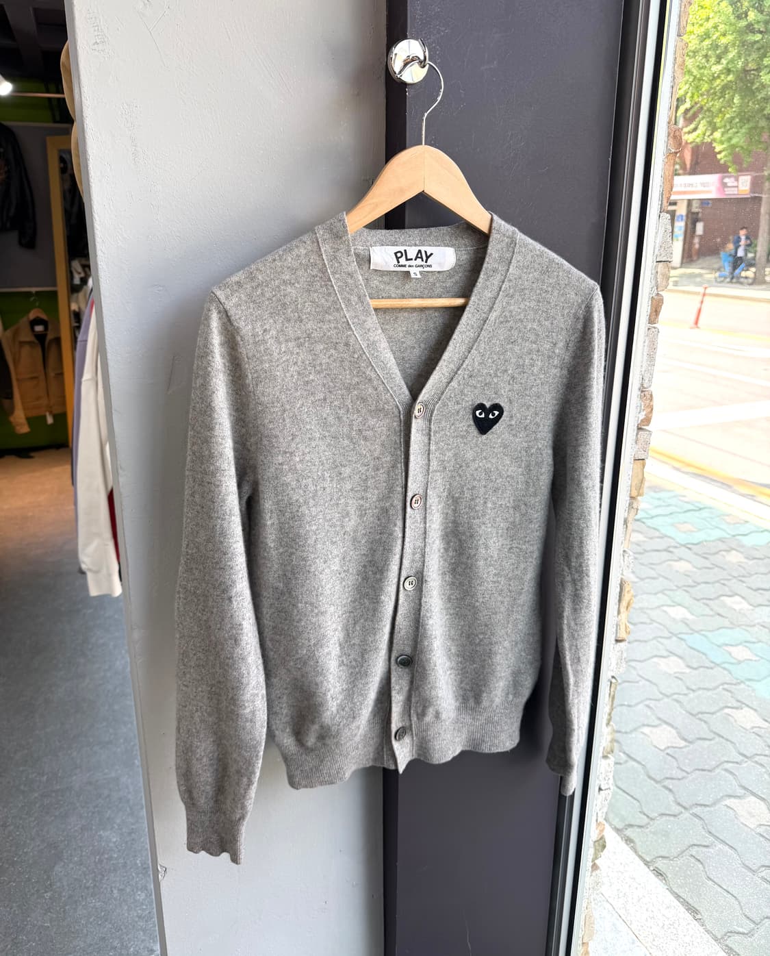 .S/ 꼼데가르송 플레이 블랙하트 그레이 가디건 상품이미지2