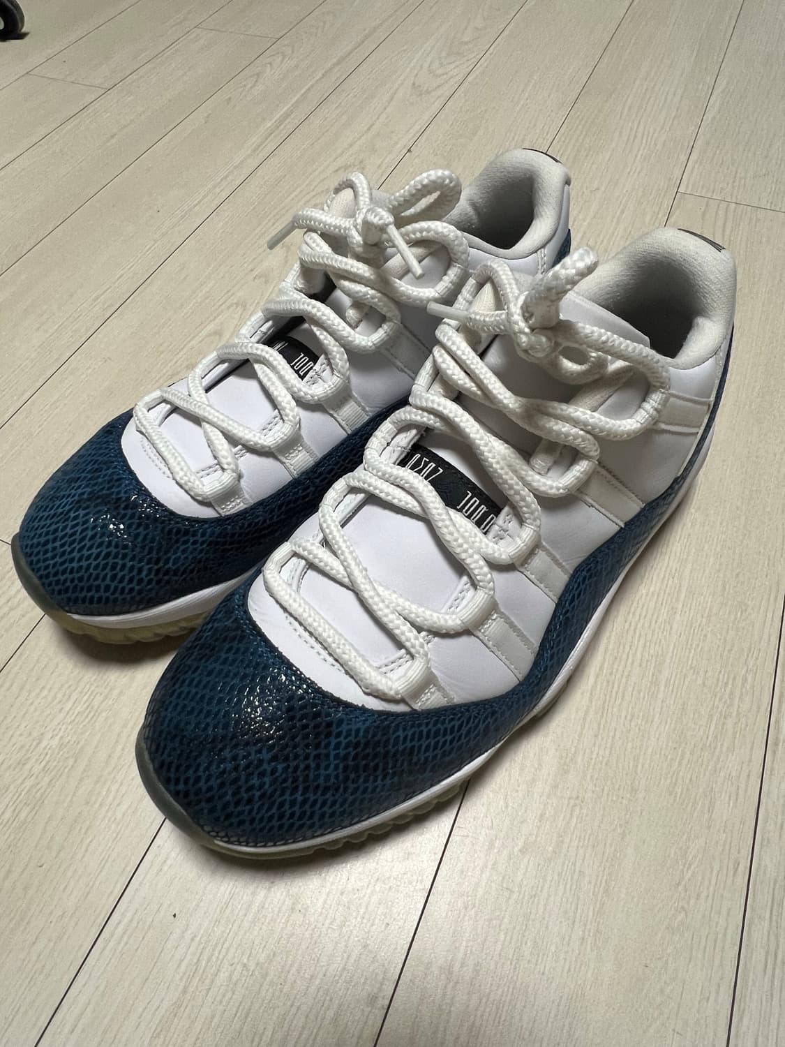 조던 11 레트로 로우 블루 스네이크스킨 남뱀 260 상품이미지1