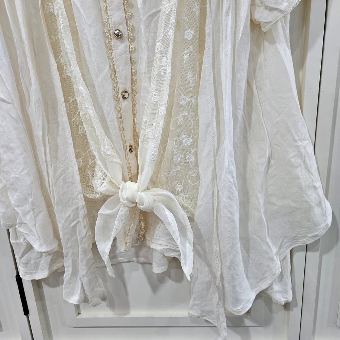 엑시즈팜(Axes Femme) 레이스 레이어드 리본 블라우스 상품이미지4