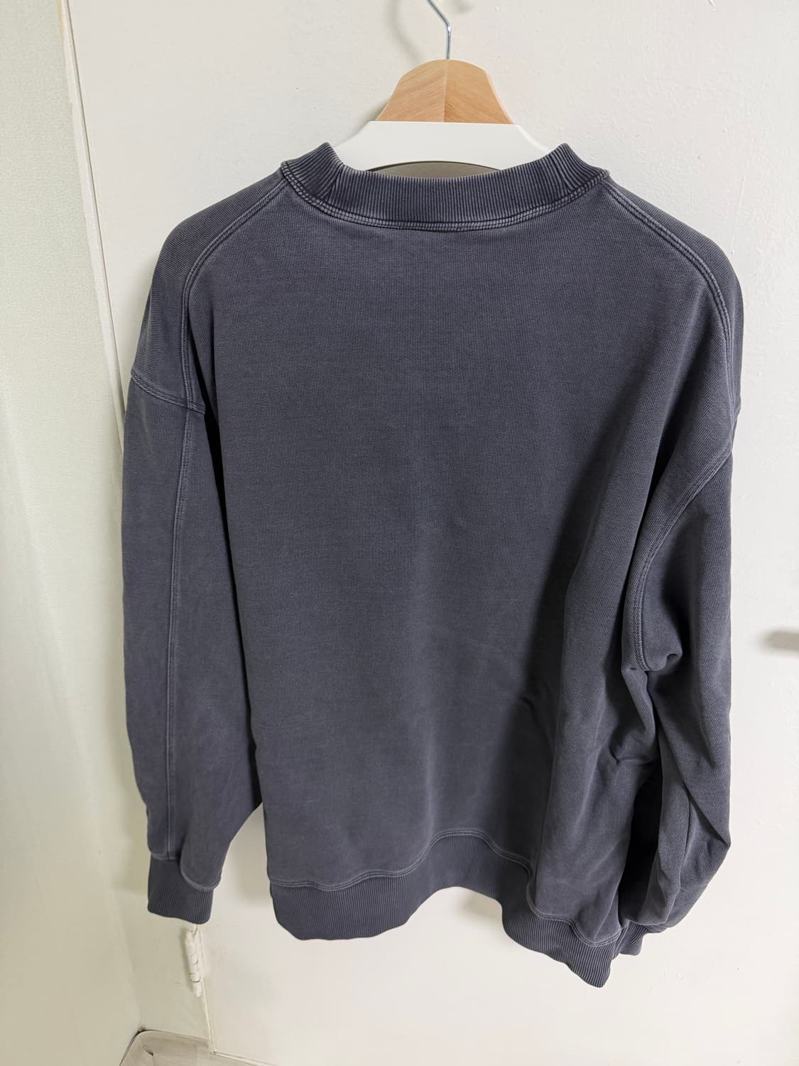 COS 맨투맨 워시드 네이비 상품이미지2