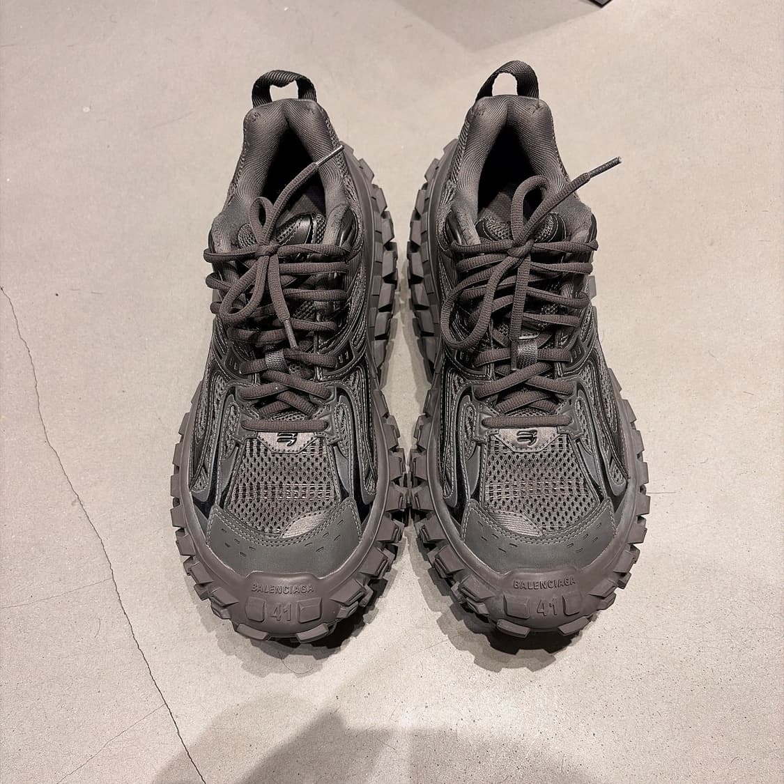 (정품/새상품) 발렌시아가 남성 그레이 디펜더 바운서 스니커즈 상품이미지2