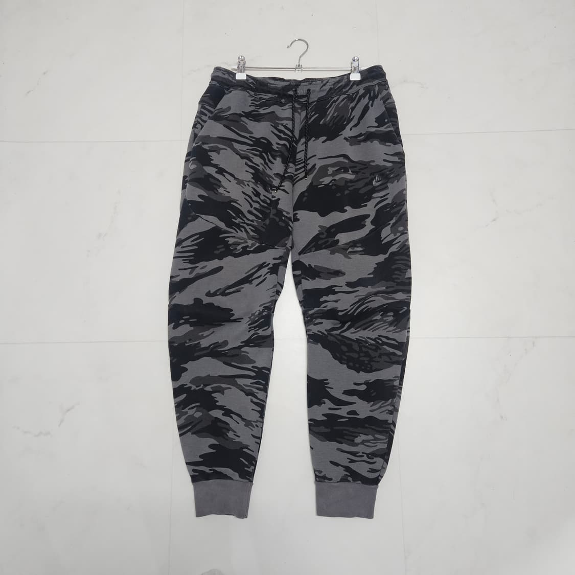 L 나이키 그레이 카모 테크팩 조거팬츠 상품이미지1