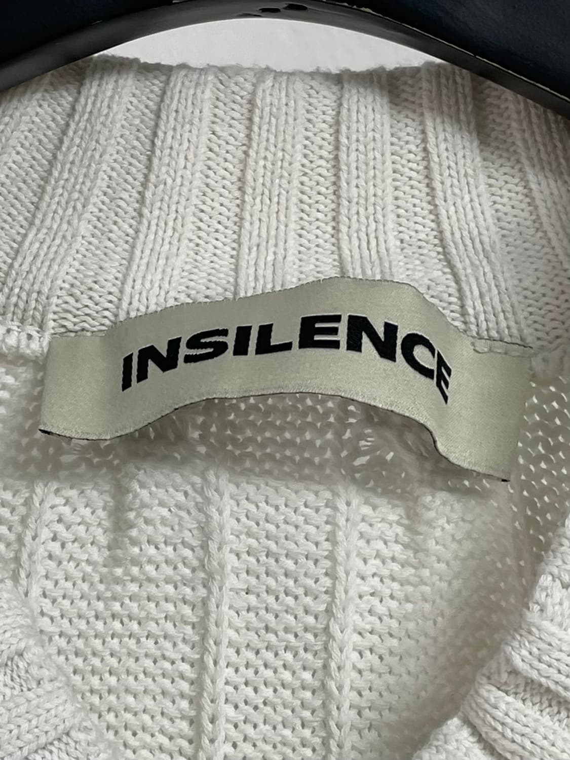 인사일런스 우먼스 화이트 케이블 크롭 니트 (on.147)   상품이미지4