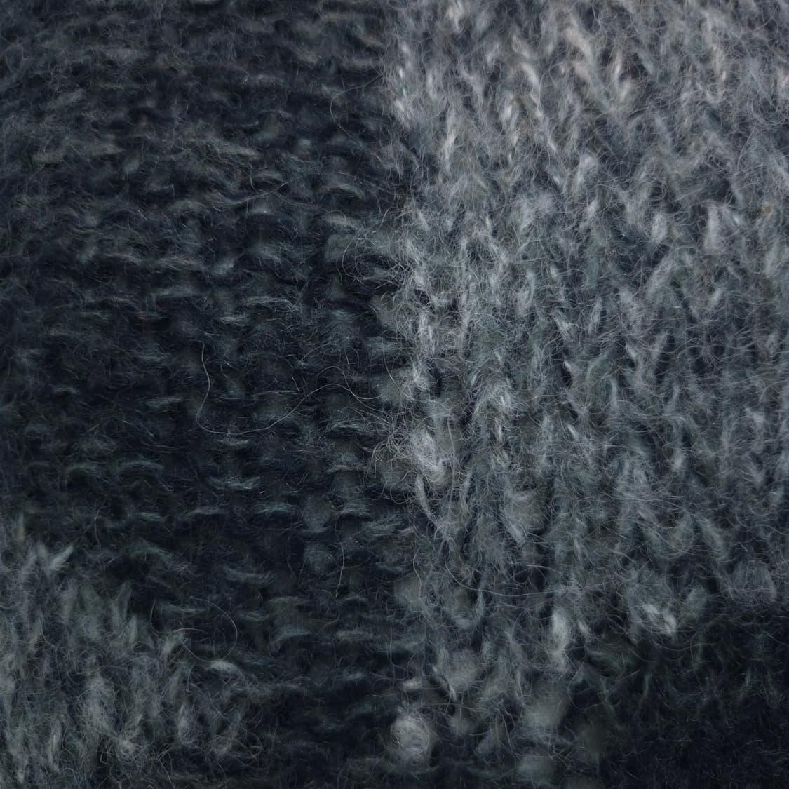 울혼방 모헤어 그레이 배색 니트 상품이미지6