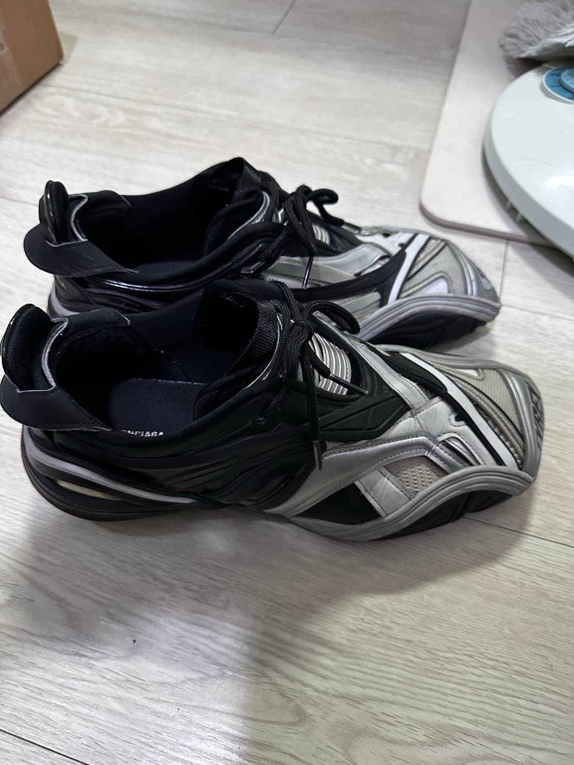 발렌시아가 타이렉스42 상품이미지4