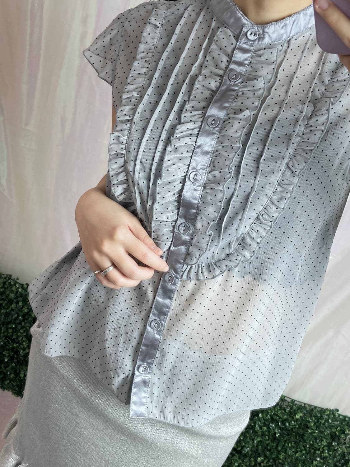 그레이 도트프릴 반팔블라우스  상품이미지9