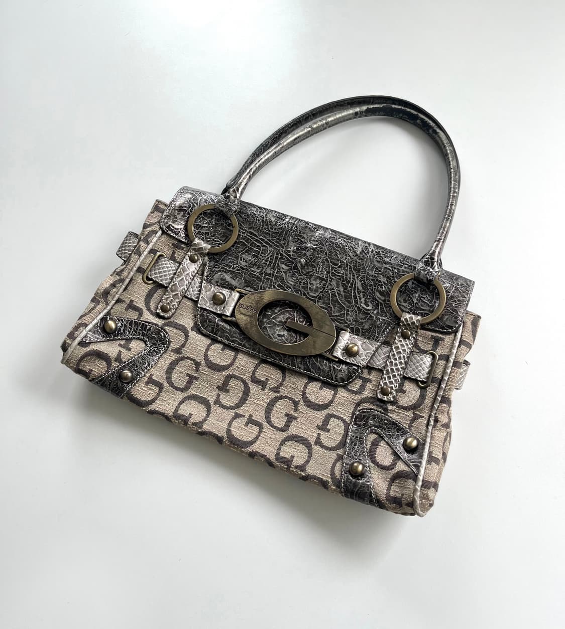 Guess 00s metalic square bag 상품이미지3