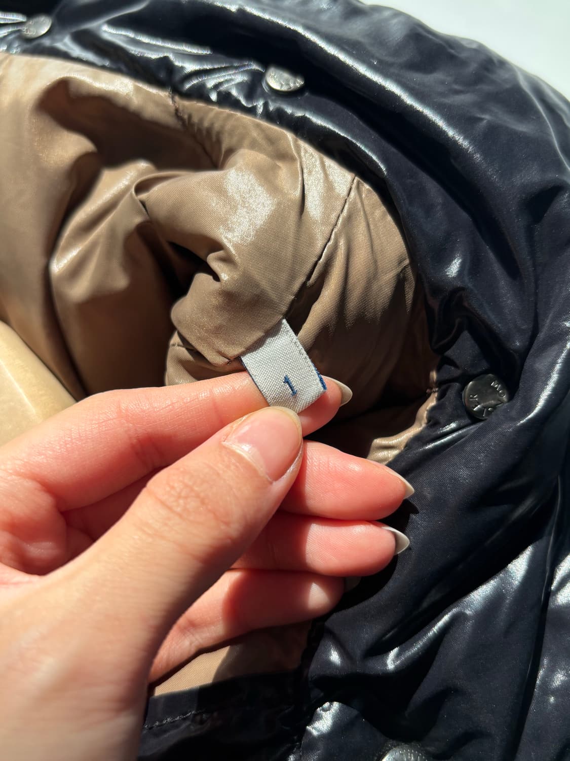 Moncler 몽클레어 블랙 유광 패딩 상품이미지9