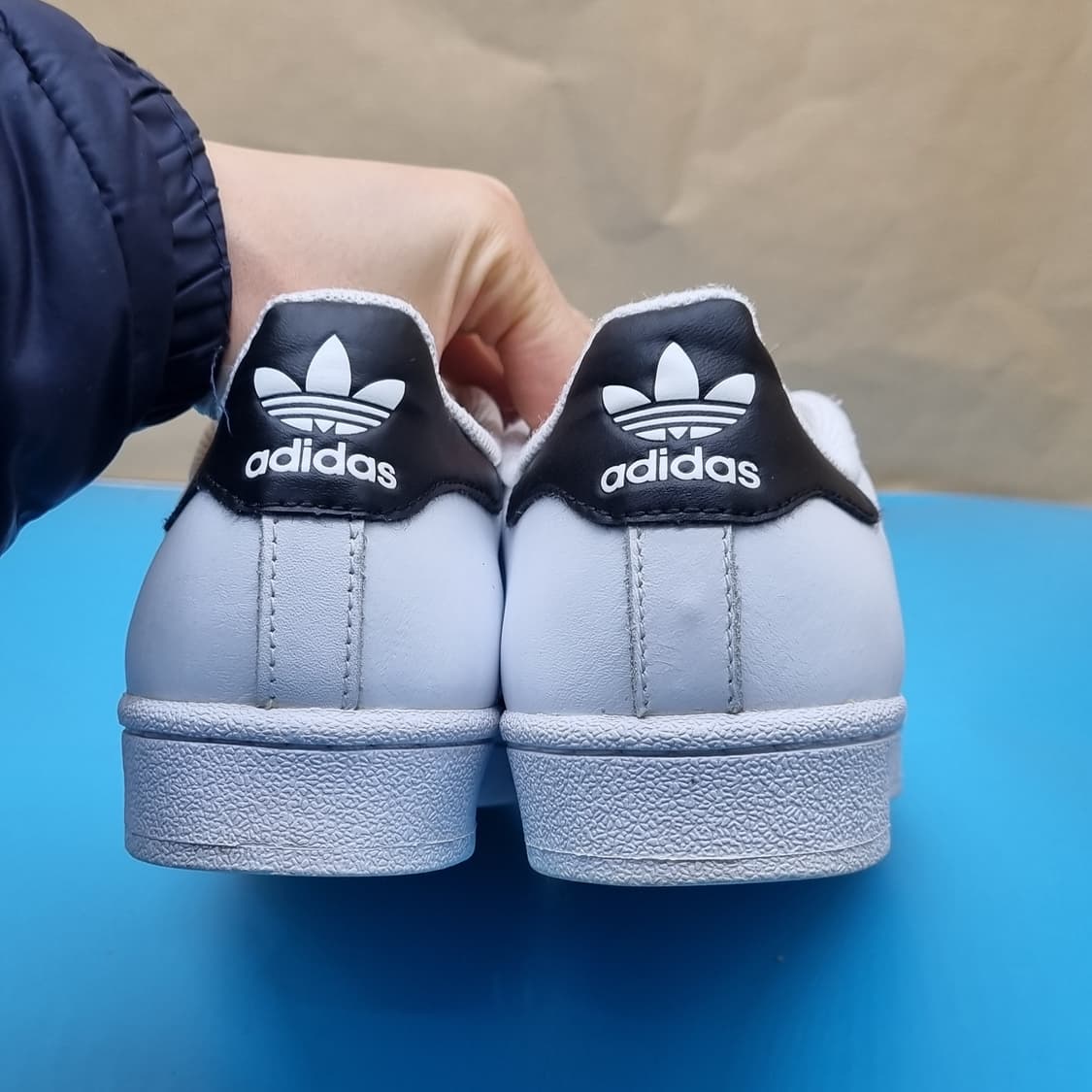 아디다스 슈퍼스타 흰검 스니커즈 230. 상품이미지4