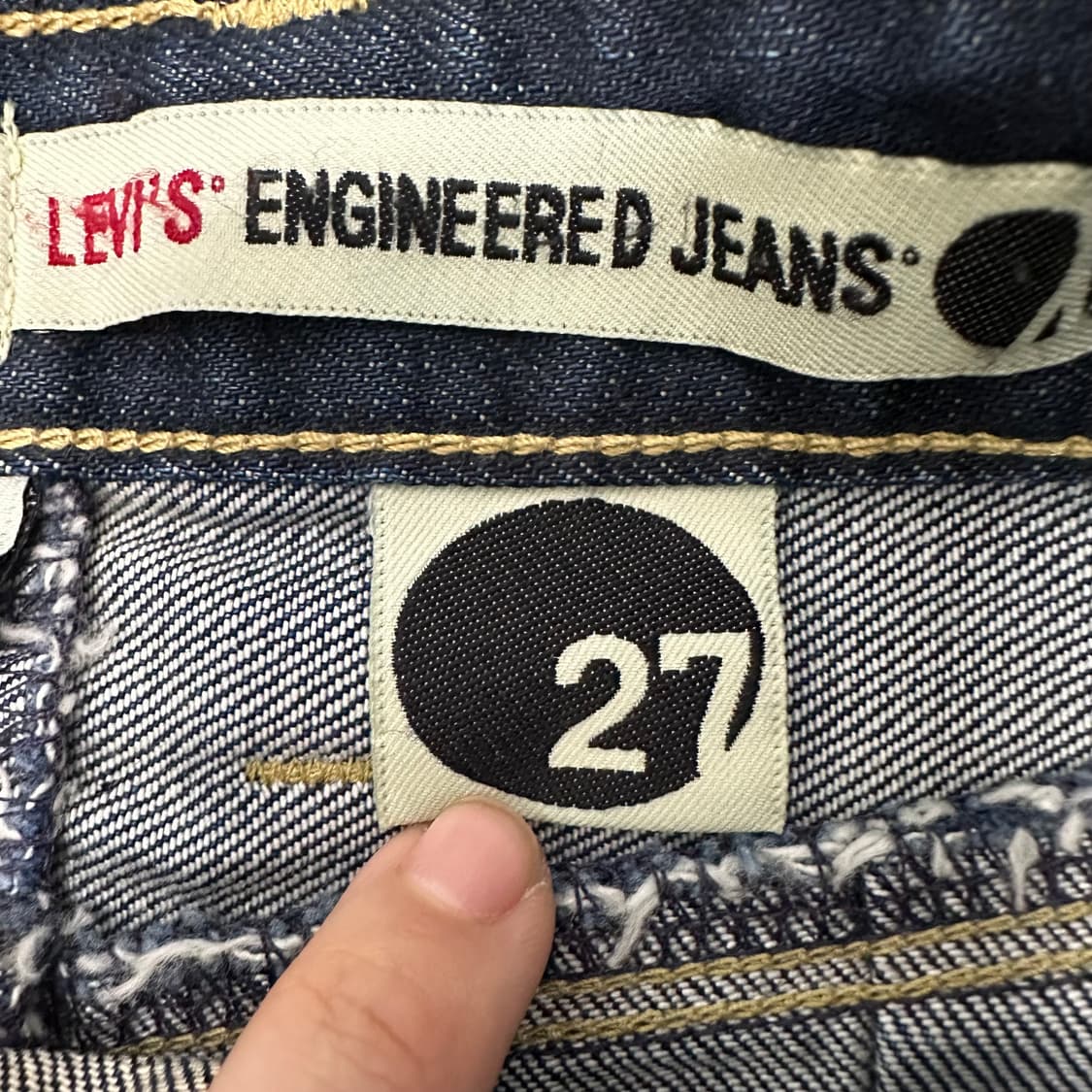 리바이스 엔지니어드 여성 데님 청치마 27인치 상품이미지4