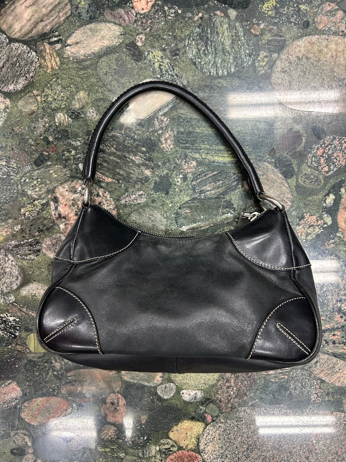 PRADA 프라다 블랙 레더 빈티지 호보백 상품이미지1