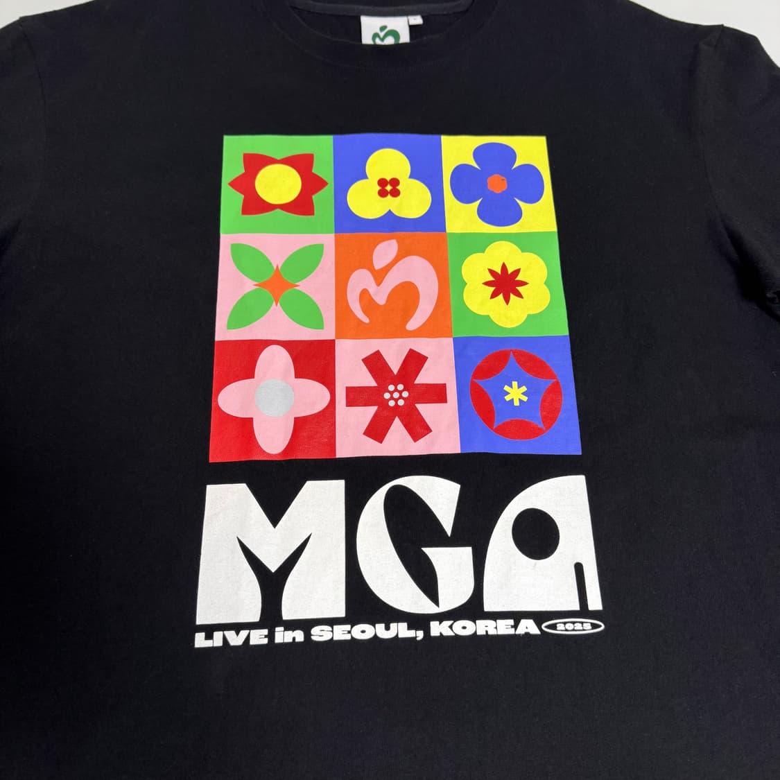 MGA 미세스그린애플 내한 서울 에디션 반팔티셔츠 블랙 상품이미지2