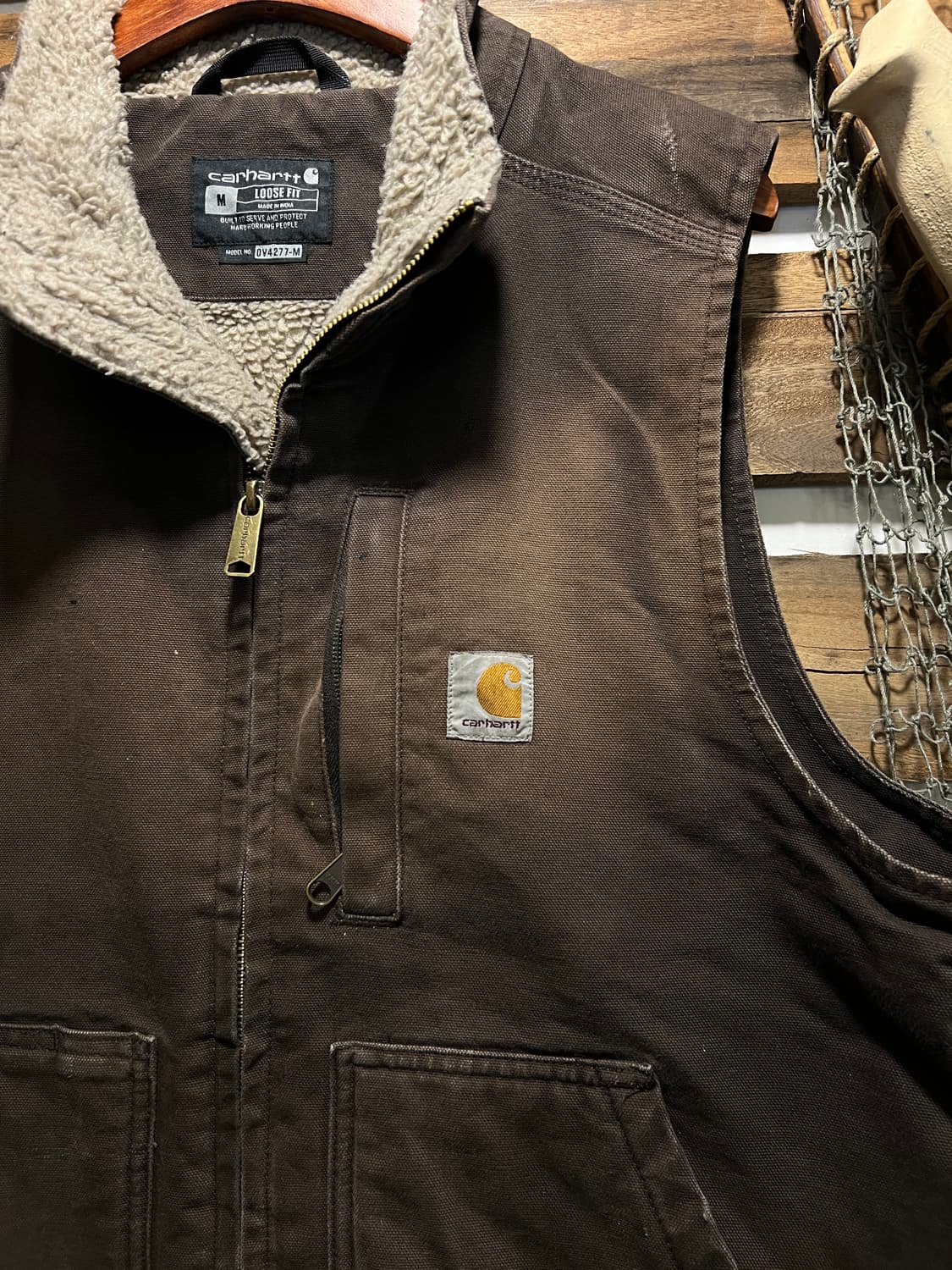 [M]칼하트 USA 쉐르파 라이닝 다크브라운 워크 베스트 상품이미지3