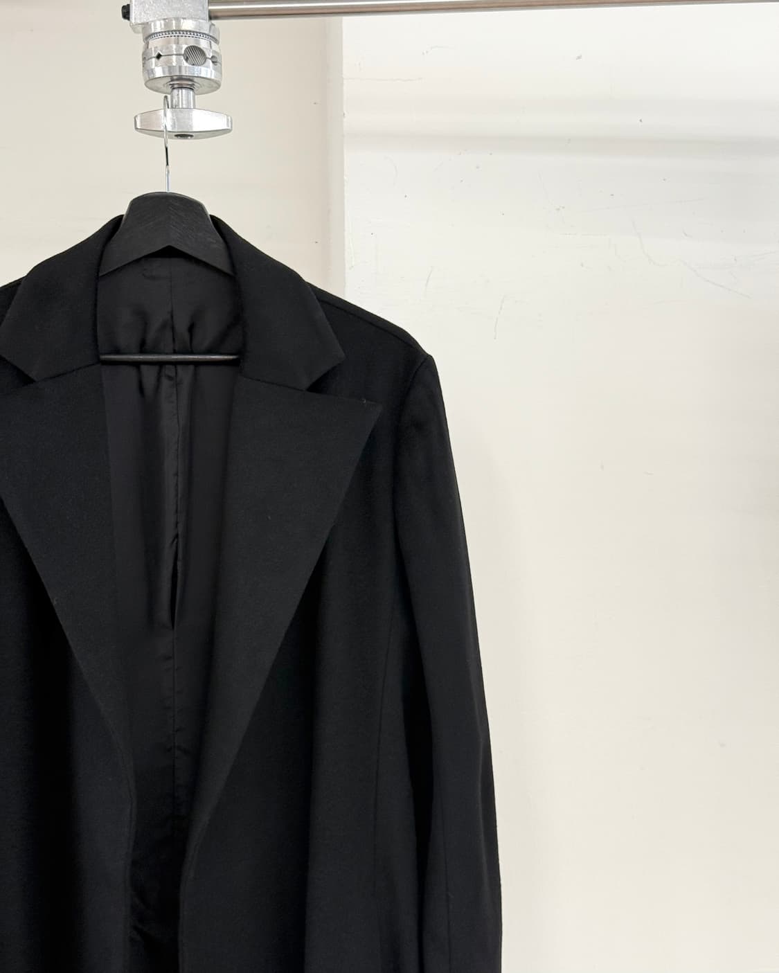 요지 야마모토 블랙 펨므 버튼리스 코트 상품이미지4
