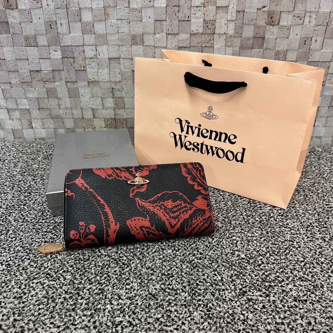 비비안웨스트우드 블랙레드 오알비짚어라운드레더장지갑90% 상품이미지4