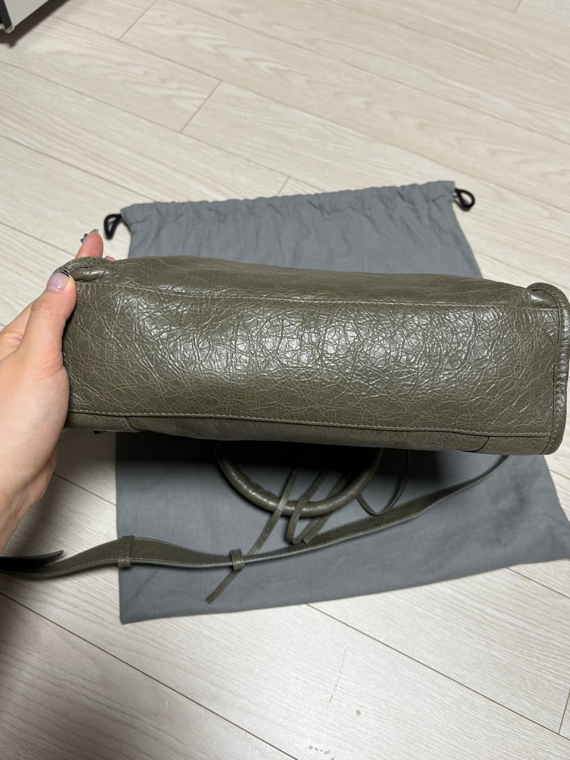 발렌시아가 르시티 스몰 아미 그린 상품이미지6