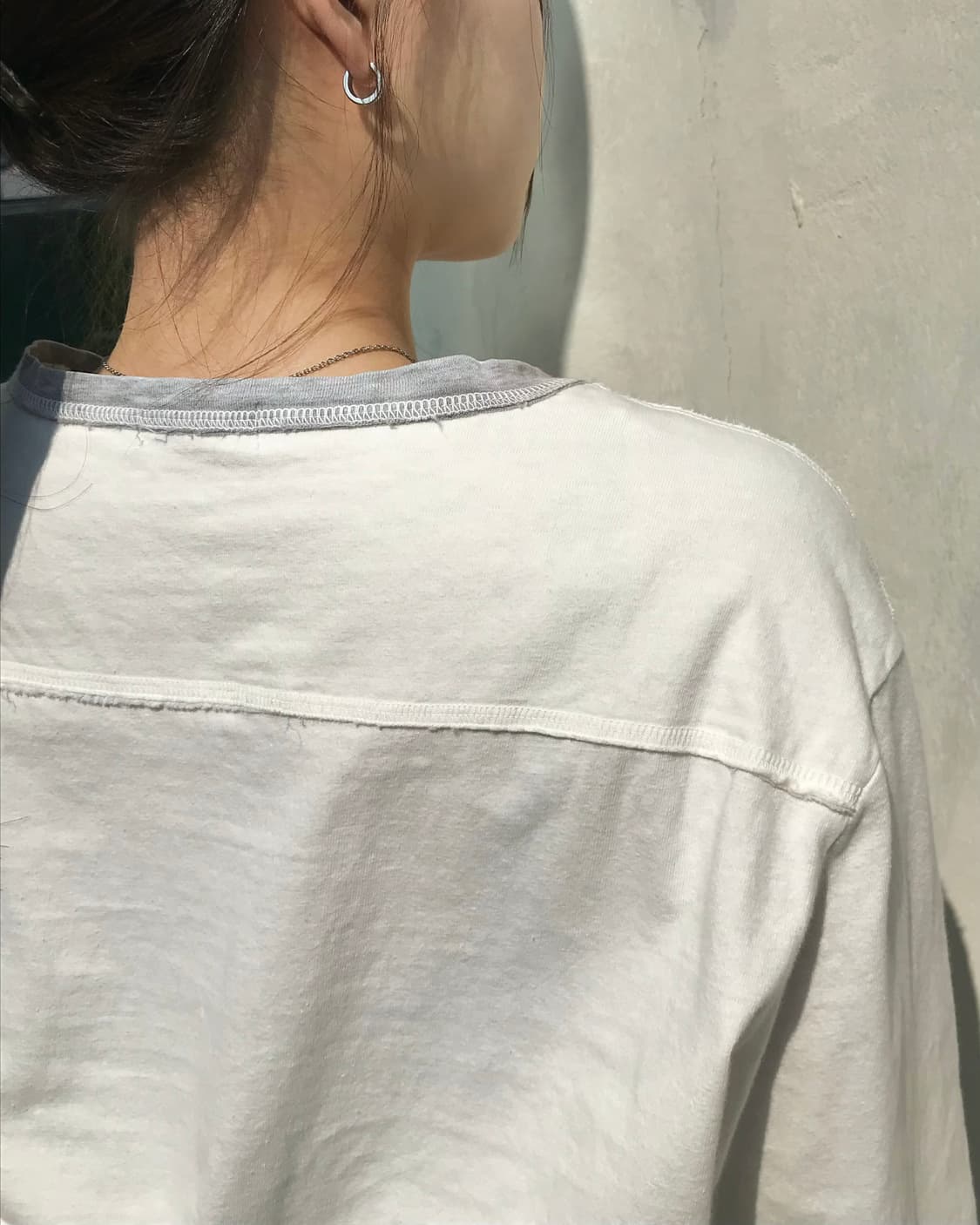 아이보리 버튼 헨리넥 롱슬리브  상품이미지2