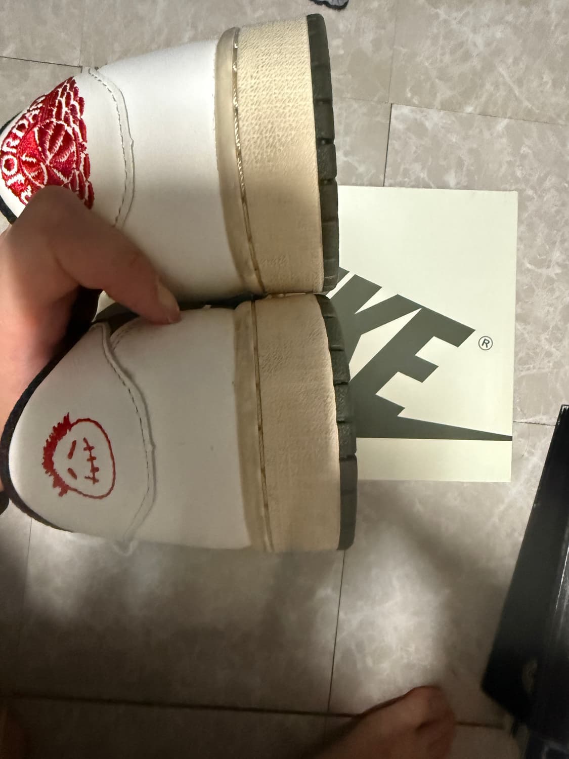 275사이즈 나이키 조던1 트래비스 스캇 로우 미디엄 올리브 상품이미지5