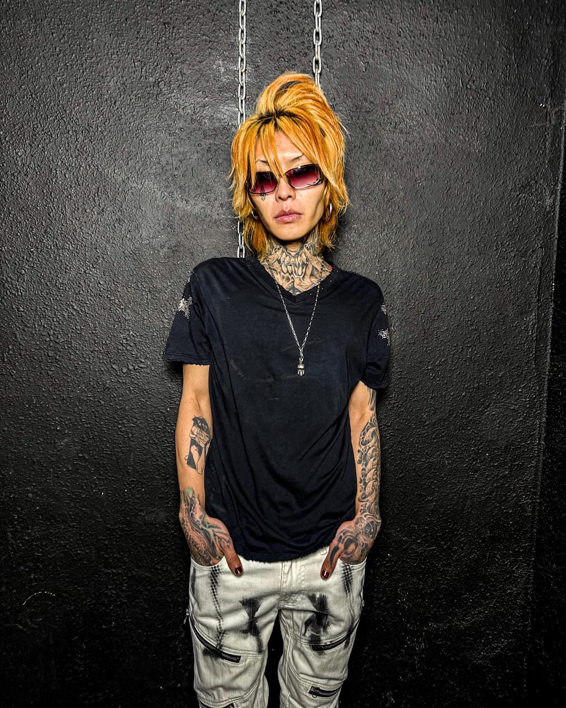 HARD-8 – Cross Graphic V-Neck T-Shirt 상품이미지2