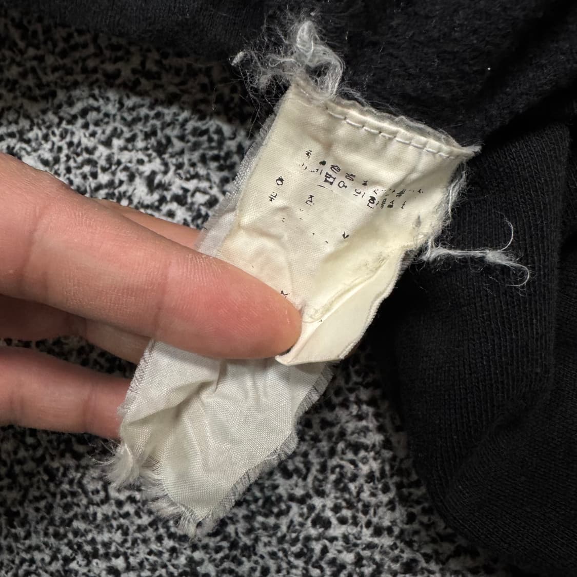 Name : 폴로 하단 포인트 로고 블랙컬러 스웻집업 :)  상품이미지4