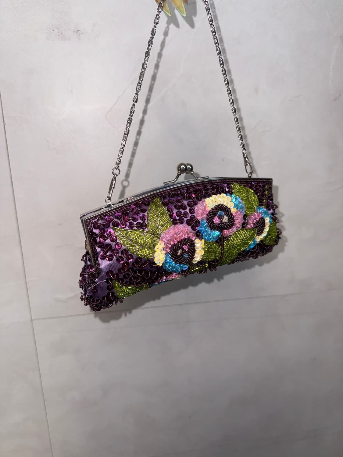 Deep purple oriental flower beads 체인백은 상품이미지3