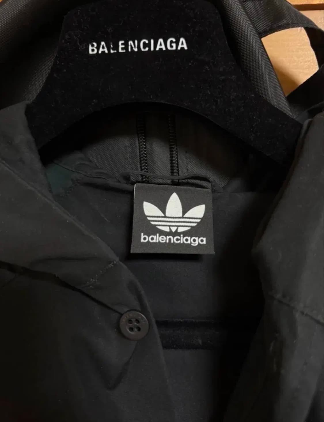 발렌시아가 x 아디다스 후드 셔츠 블랙 다크 그린 상품이미지2